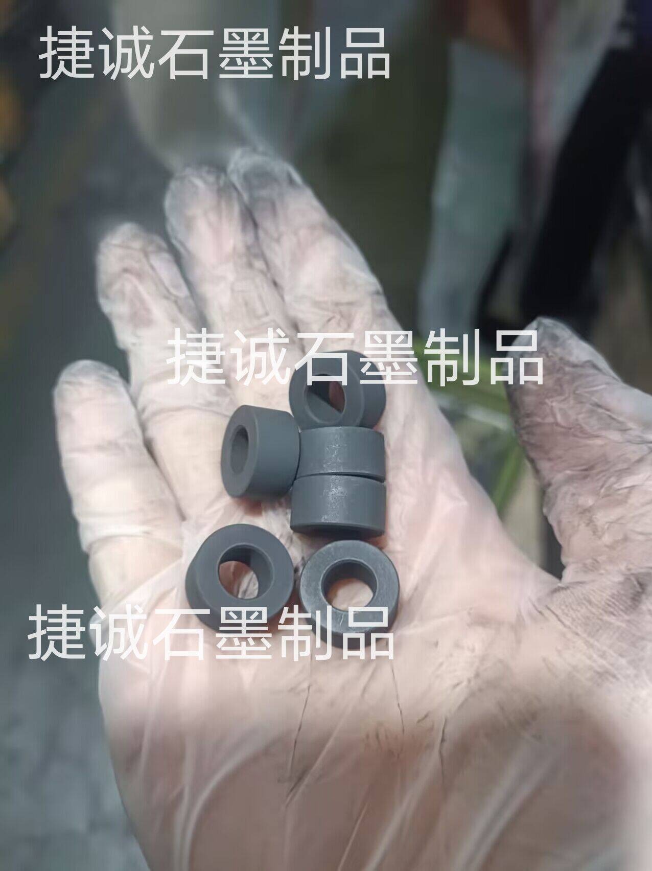 石墨球面軸承，石墨軸承，耐磨石墨軸套，石墨軸承套，石墨軸套，浸漬石墨軸承，浸漬耐磨石墨軸套，石墨軸承加工，高純石墨軸承，石墨軸承加工廠，石墨軸承生產(chǎn)廠家